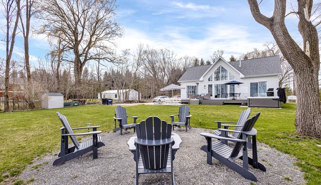Hidden Haven - Modern Cottage w/Hot Tub & Views in Cleveland