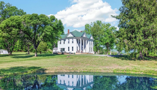 Historic countryside farmhouse with cozy interiors, scenic views, porch, game room, and trails. in Eagle Rock