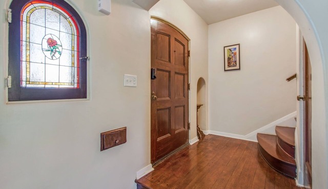 Historic Hillside Charm in Historic View Park in Los Angeles