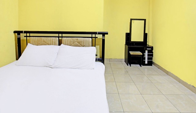 Hotel O Kos Agi Mataram Near Masjid Hissoh Al-Faham in Mataram