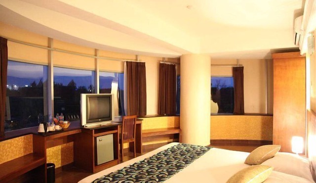 Hotel Oval Surabaya in Surabaya