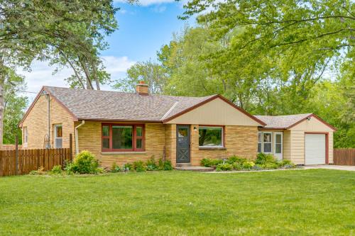 Huge Yard, Fire Pit, Garden! Milwaukee Family Home in Milwaukee