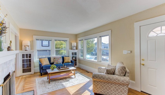 In the Heart of Berkeley, CA! Charming 2BR Home in Berkeley