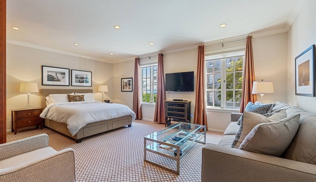 JUST REDUCED FOR THE FALL! 50+ FIVE STAR REVIEWS! in San Francisco