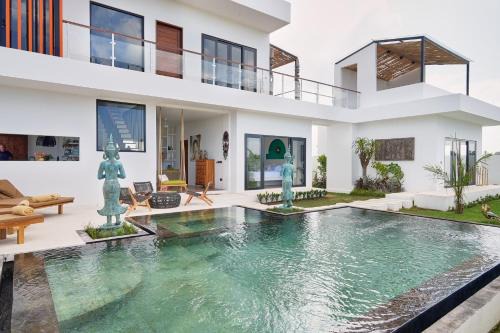 Kamalie Bali Villa 4 élégant rooms, rice Fields ,Ocean , Pool, jacuzzi, Rooftop and Staff to take care of you