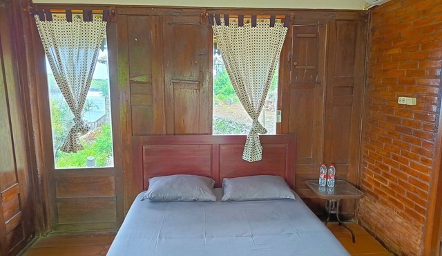 Karlie Inn in Wonosari