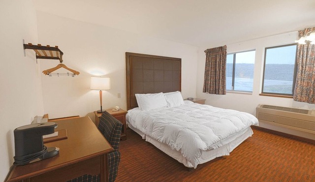 King Bed|Non-Smoking in Harlan