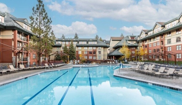 Lake Tahoe | Cozy Alpine Stay | Ski Access & Hot Tub in South Lake Tahoe