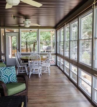 Lakefront 5BR Dock, Kayaks, Hot Tub & Beach in Marion