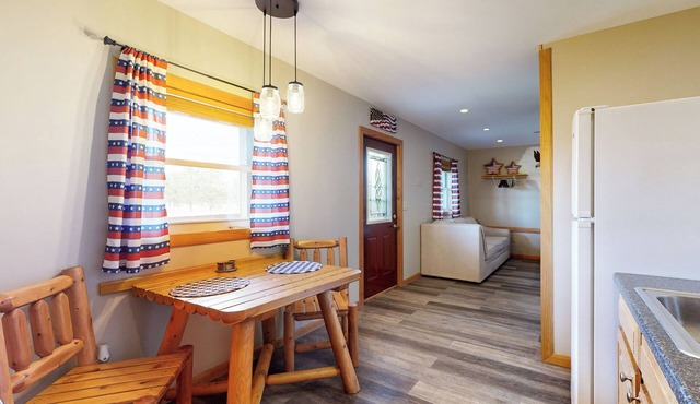 Lakefront, Pet-Friendly 1BR w/Porch & Fire Pit in Murphysboro