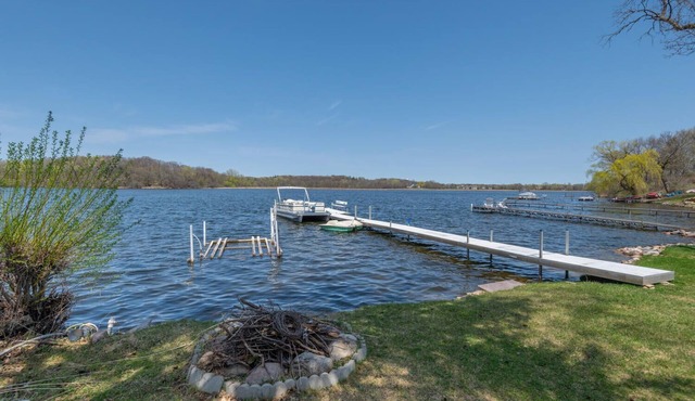 Lakeshore Recreational Place in Mound