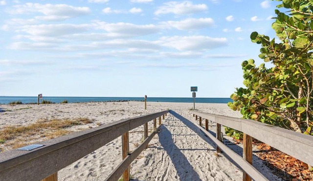 Land's End 4-204 Bay Front - Premier in St. Pete Beach