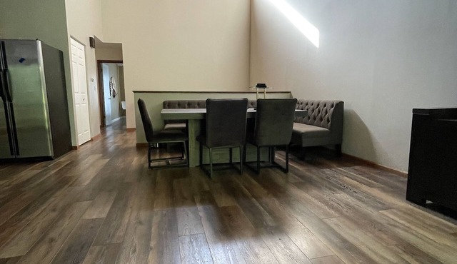 large 3 beds 2 bath Townhome with 20' high ceiling and stone fire place. in Apple Valley