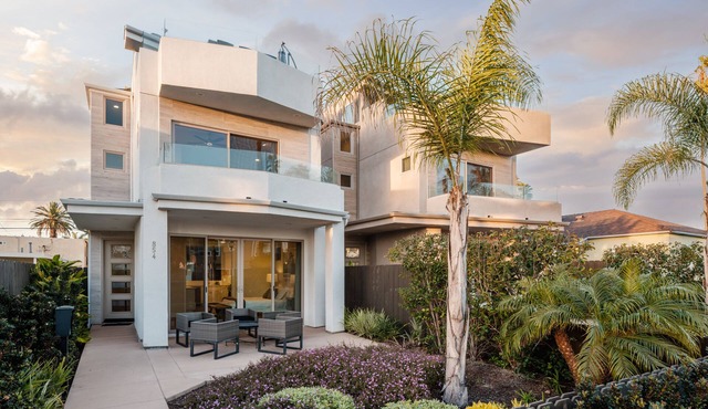 Large Family Beach Home | 1 Block to Beach & More | AC in San Diego