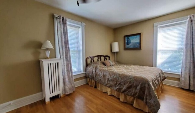 Large Suite 2 beds plus Murphy full, Victorian Farm Style, Downtown Plainfield in Plainfield