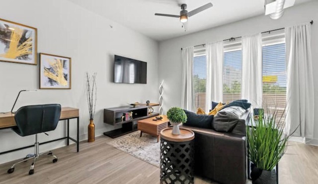 Lux 2Bed Studio Prime Location Pool Gym in Dallas