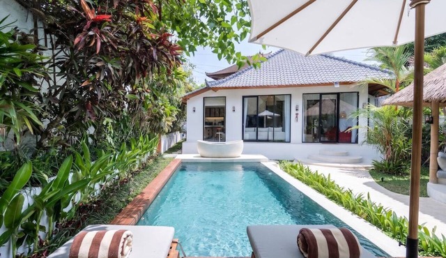 Luxe 2BR Villa in Ubud w Garden Bath, Patio & Pool in Gianyar Regency
