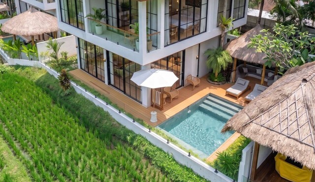 Luxe 3BR Gem in Tropical Ubud w Pool, Patio&Garden in Gianyar Regency