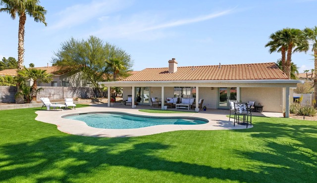 Luxe 3BR Oasis w/Pool + Outdoor Lounge in Henderson