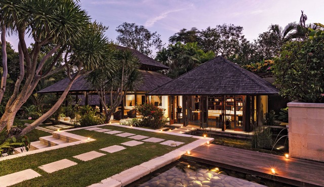 Luxe Vacay Villa Pangi Gita | Chef & Staff | LVID-14