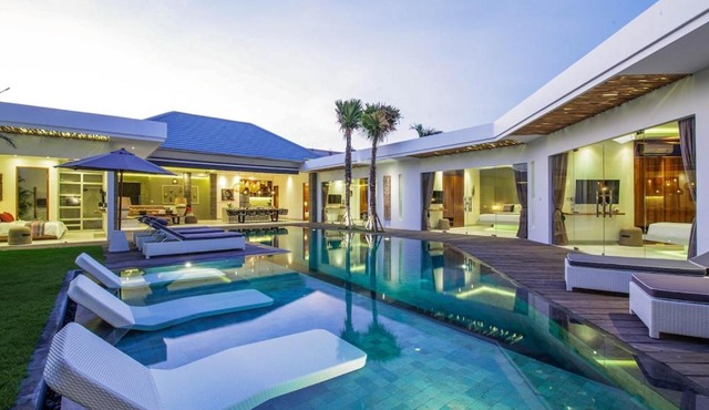 Luxurious 6 Br in Canggu 400m to Finns Beach in Canggu