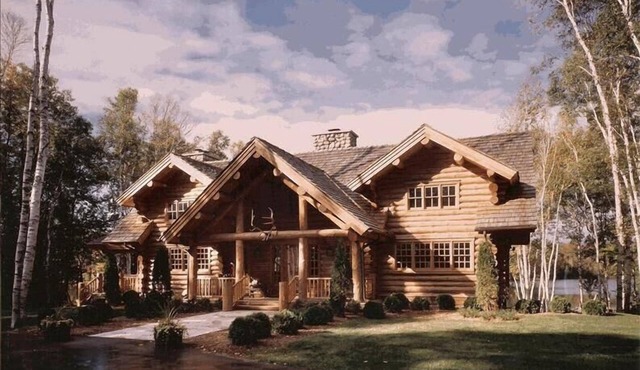 Luxurious Log Home on Private Lake just 10 minutes from charlevoix in Charlevoix