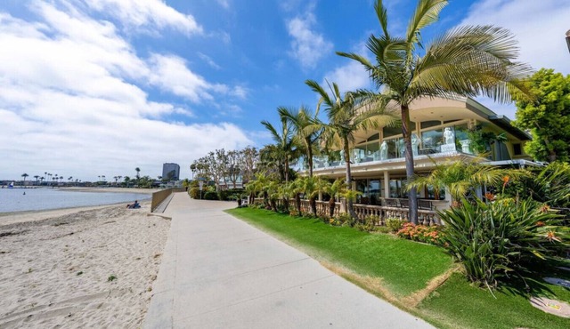 Luxurious Waterfront Escape, Bay Views in San Diego