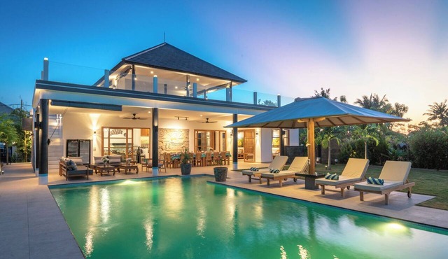 Luxury 9-Bedroom Hillview Estate in North Bali! in seririt