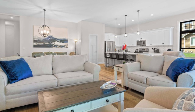 Luxury Condo in Egg Harbor- Community pool and gym in Egg Harbor