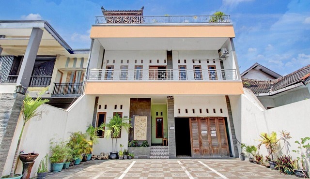 Luxury Deluxe DBL Retreat W/Free WiFi and Parking in Yogyakarta