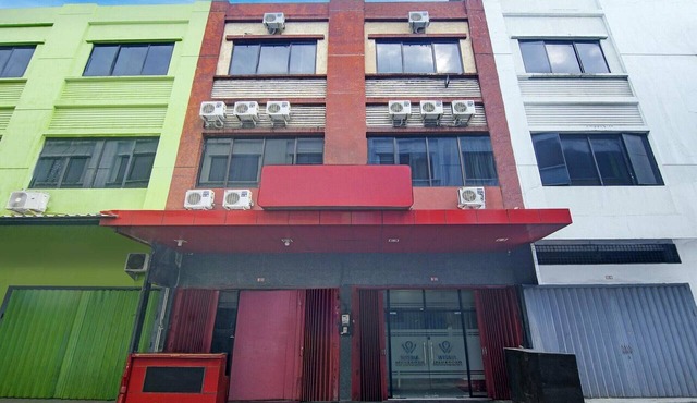 Luxury Deluxe DBL Retreat W/Free WiFi and Parking in Makassar
