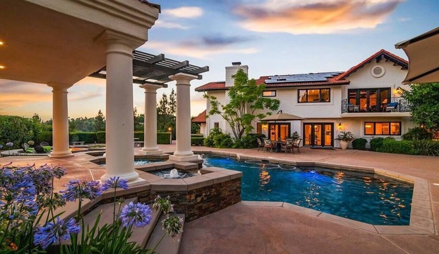 Luxury Hilltop Estate:Game Room/VolleyBall/Pool/Hot Tub! in Escondido