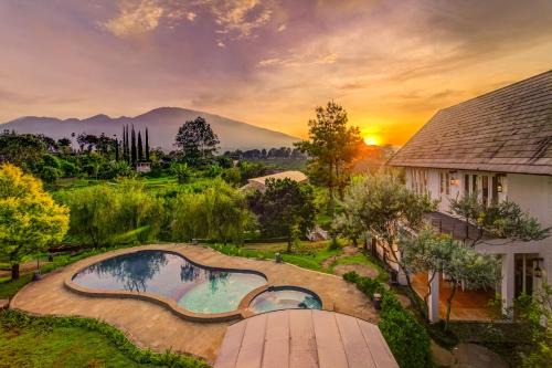 Mahesa 5 With Pool, Garden & Mini Zoo in Selecta