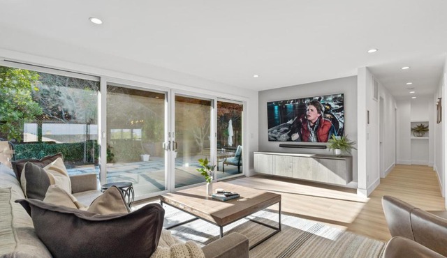 @ Marbella Lane - 3BR w/sweeping views of Bay Area in San Mateo