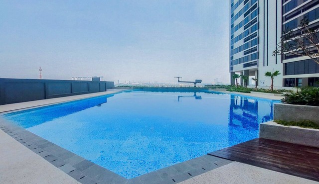 Modern And Homey Studio Apartment Collins Boulevard in Tangerang