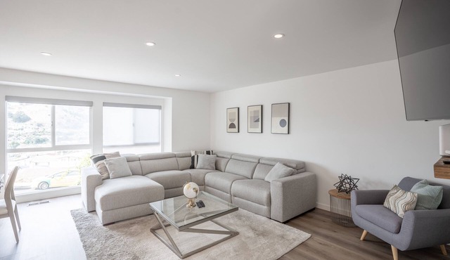 Modern Chic House Near SF, SFO! in South San Francisco