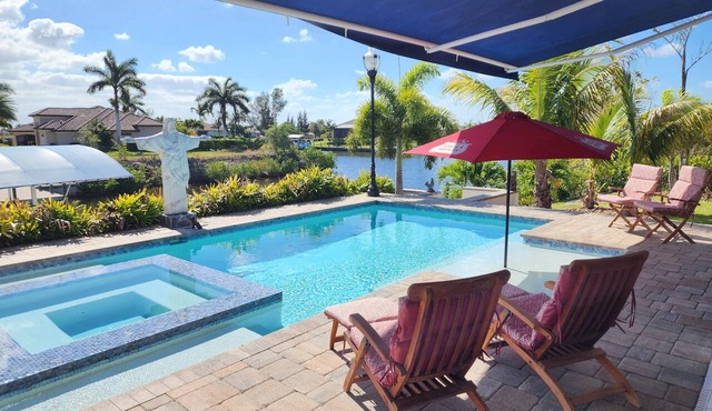 Modern House On water Gulf Acess Heated pool & Hot tub in Cape Coral
