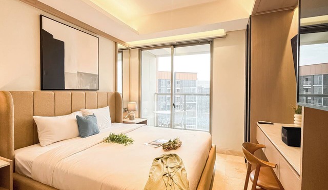 Modern Minimalist Studio Room At Gold Coast Apartment
