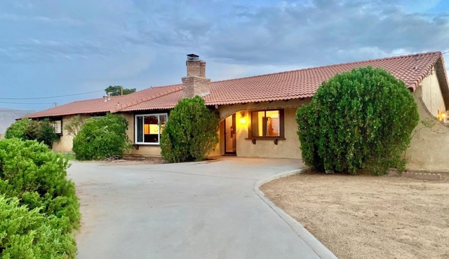 🌵 “Mountain View 2BR Country Home -Netflix – Spacious in Hesperia