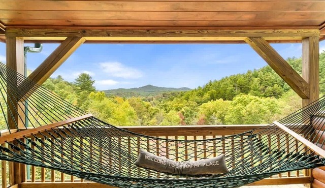 Mountain View Cabin w/Hot Tub & Game Room in Mineral Bluff