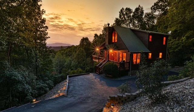 Nature's Loft by Mountain Oasis | Sunset Mountain Views in Mineral Bluff