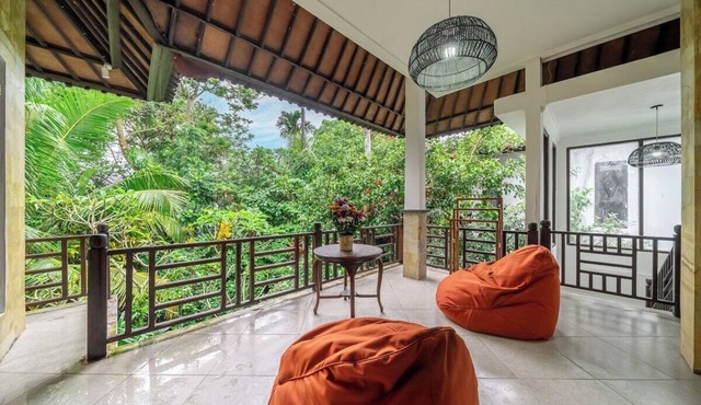 New 3BR Villa in Serene Ubud Complex w Spa+2 Pools in Kabupaten Gianyar
