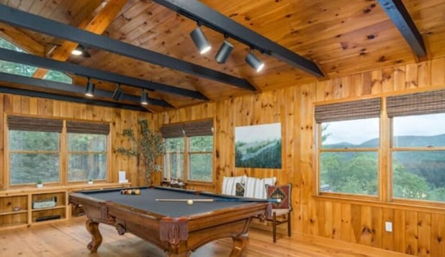 New Listing! Luxury mountain view cabin in the heart of Aska Adventure area in Blue Ridge