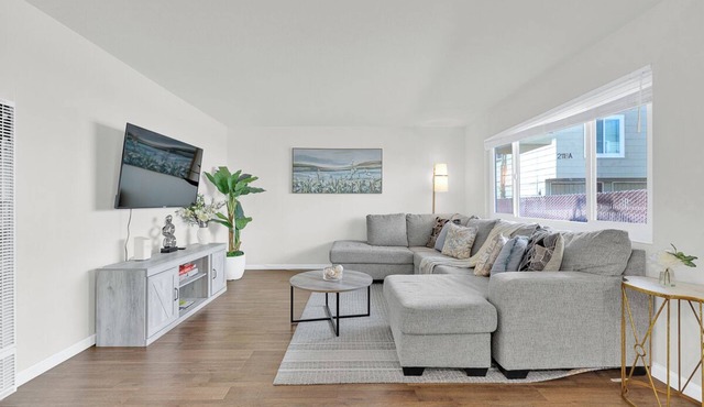New2BR! Comfy Apt, Walk to UC Berkeley & Downtown with workspace, wifi & parking in Berkeley