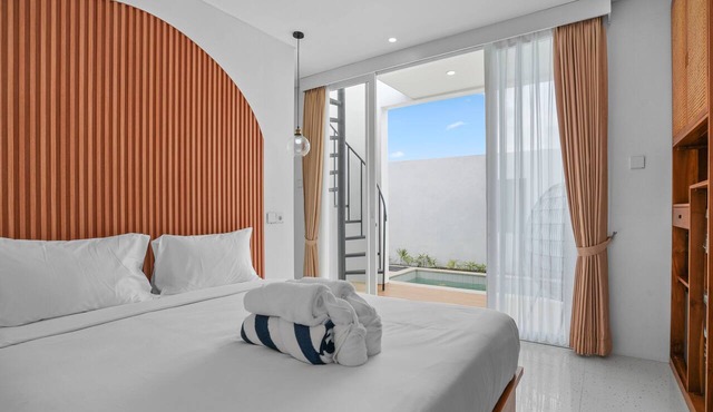 Newly Listed! Rooftop Jacuzzi & Private Pool Villa: Seminyak/Kerobokan