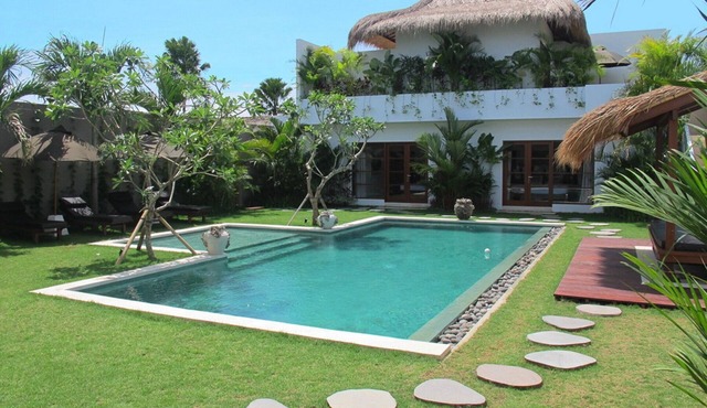 OB8003 - Tropical 8 Bedroom Villa in Seminyak