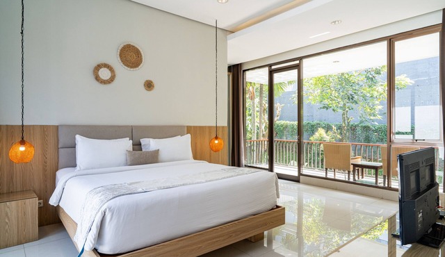 Oyama City View 4BR Villa with a Heated Pool in Bandung