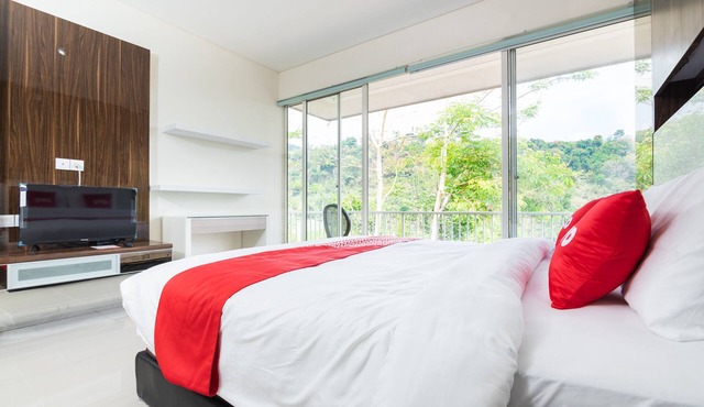 OYO 2001 Taman Dayu Villa Golf View in Prigen