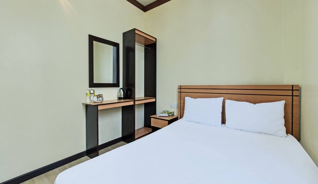 OYO 2708 Hotel Kemuning Syariah in Pamekasan
