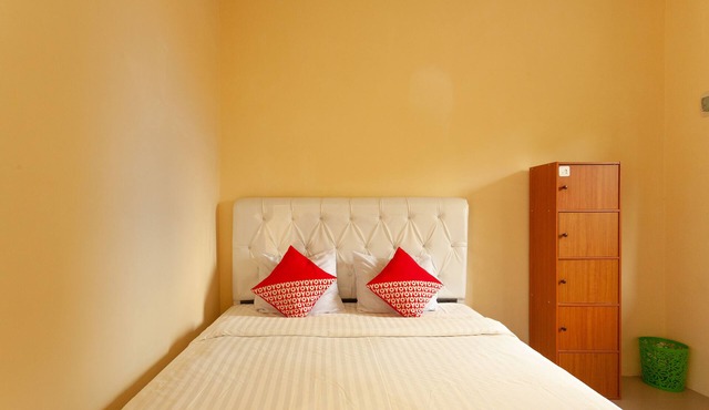 OYO 588 Richmond Guest House in West Cirebon